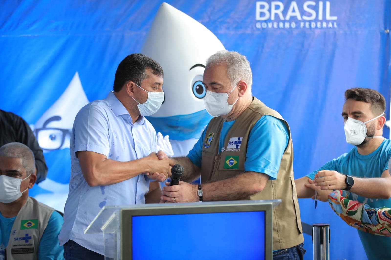 Ministro da Saúde visita ponto de vacinação e testagem no Amazonas