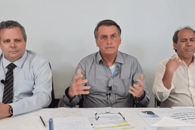 Bolsonaro usa expressão preconceituosa para se referir a nordestinos em live