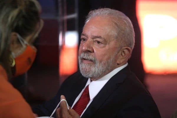 Por motivo de segurança, Lula se muda para a cidade de São Paulo
