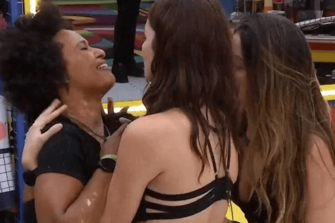 Após surto, internet pede expulsão de Natália do BBB