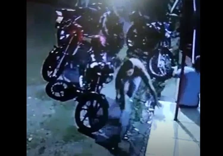 Veja o momento que homem é morto a tiros ao reagir a assalto em Manaus
