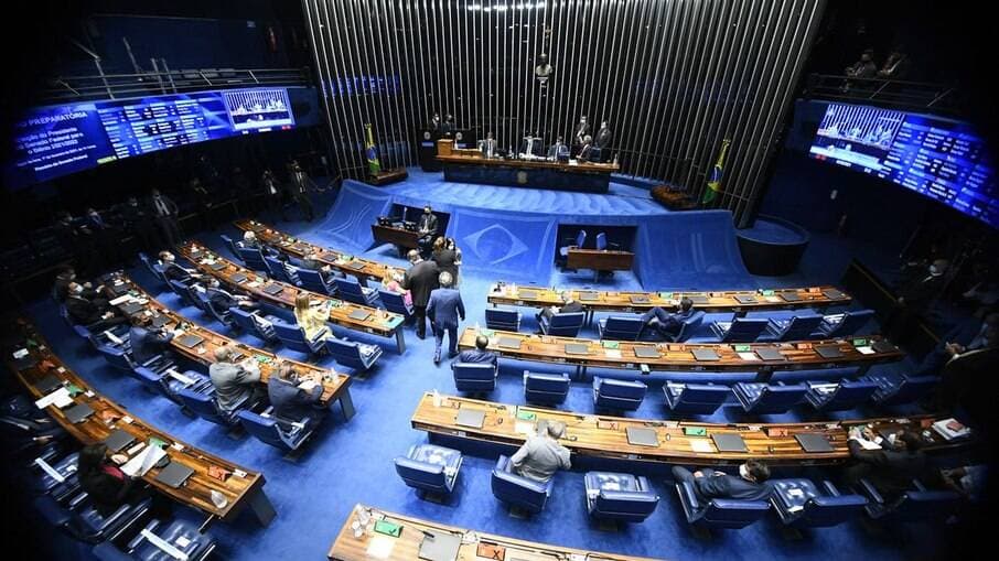 Senado aprova projeto para tentar estabilizar preços de combustíveis