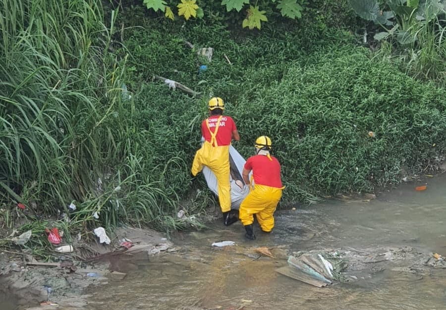 Corpo com perfurações é encontrado boiando em igarapé em Manaus