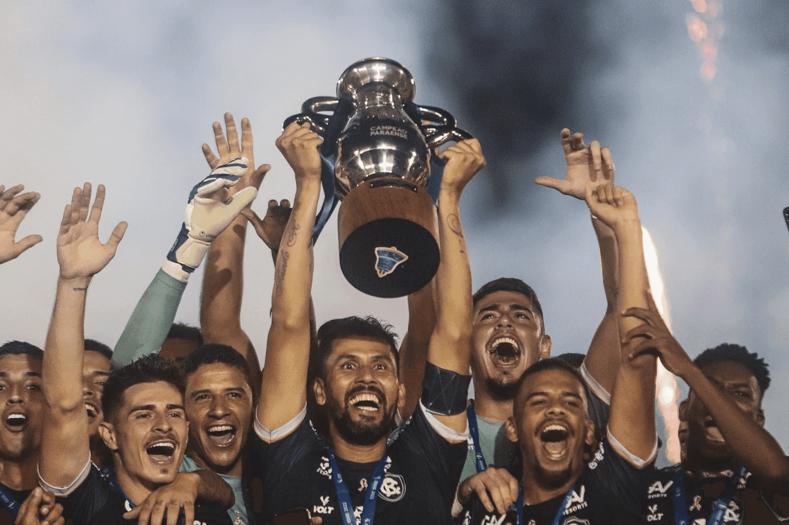 Remo perde, mas é Campeão Paraense 2022; Paysandu apaga refletores no momento da entrega da taça