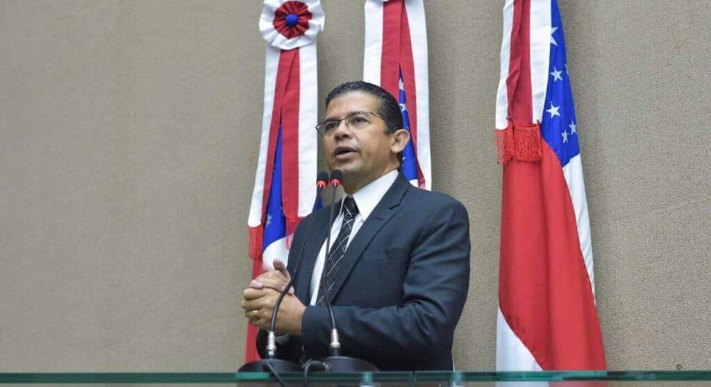 Entre fé, homenagens e calendário, o mandato de João Luiz levanta dúvidas sobre impacto