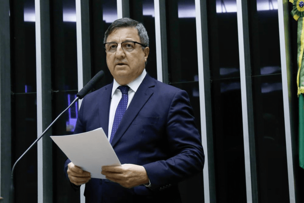 Relator da &#8220;PEC das bondades&#8221; diz que quer excluir estado de emergência do texto