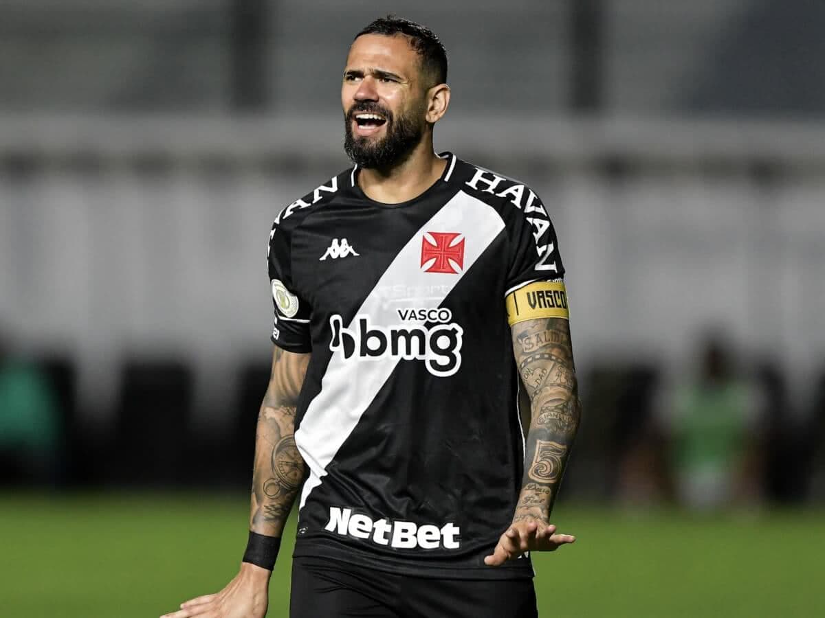 Zagueiro Leandro Castán anuncia aposentadoria dos gramados