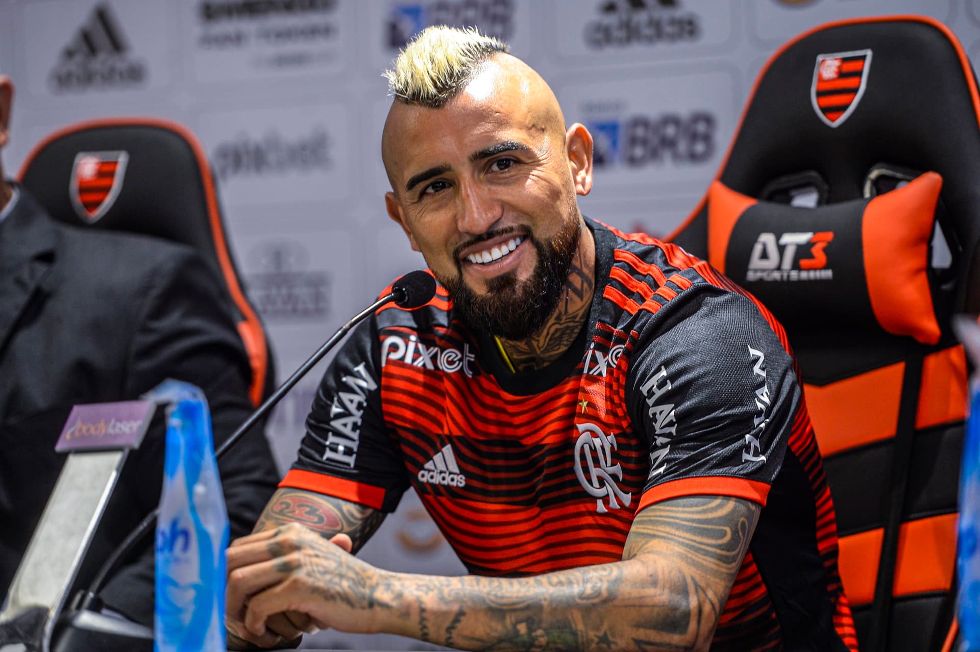 Arturo Vidal é apresentado como novo reforço do Flamengo