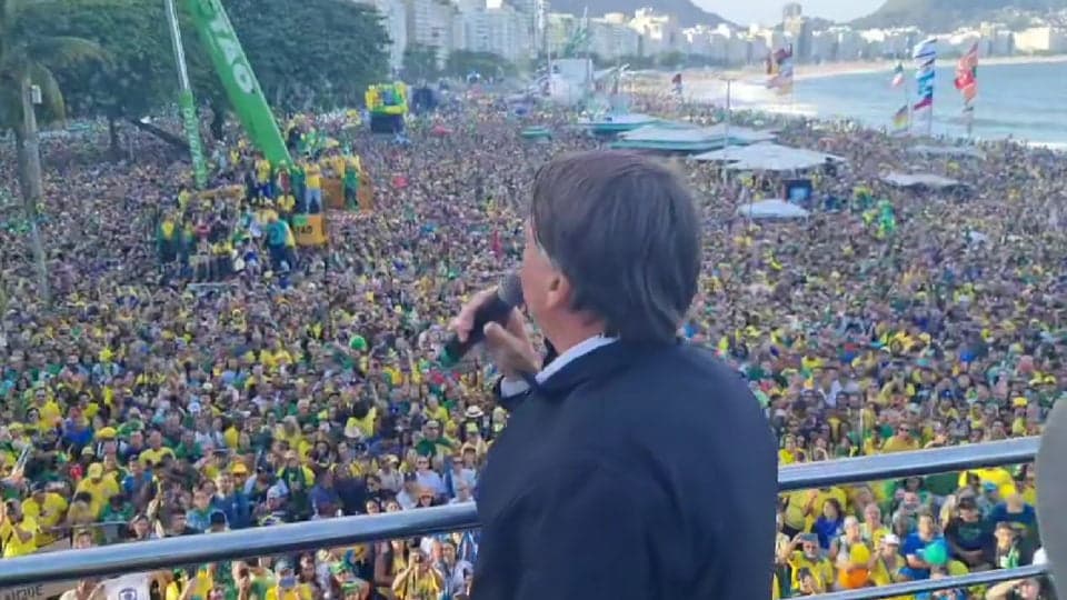 Bolsonaro chama Lula de quadrilheiro e prega extinção de esquerdistas