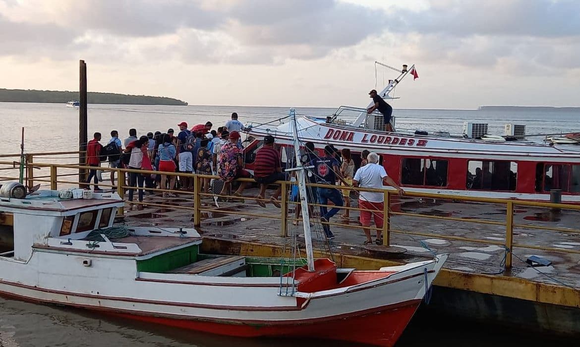 Responsável por lancha que naufragou no Pará nega superlotação