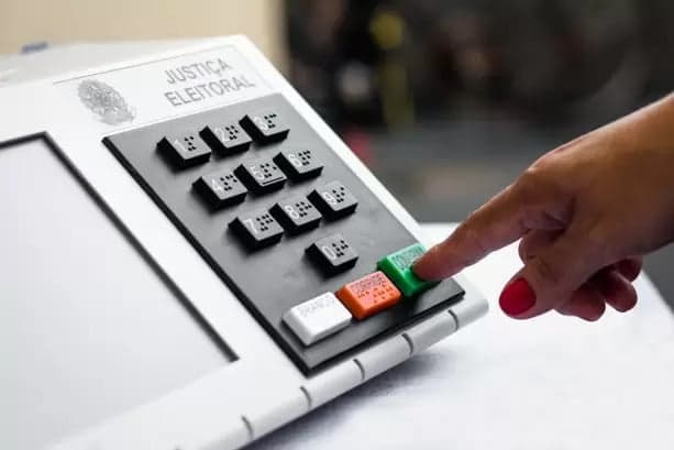 Dez empresas estão fazendo pesquisas eleitorais no AM