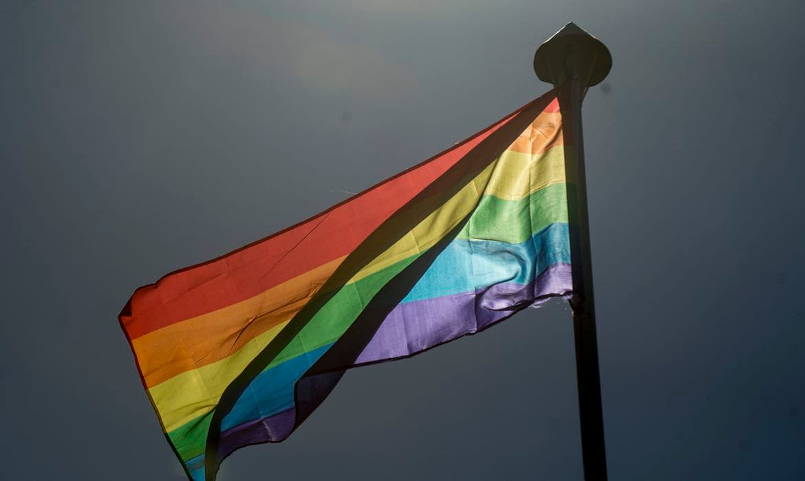 Pesquisa revela que Brasil tem 12% de pessoas ALGBT
