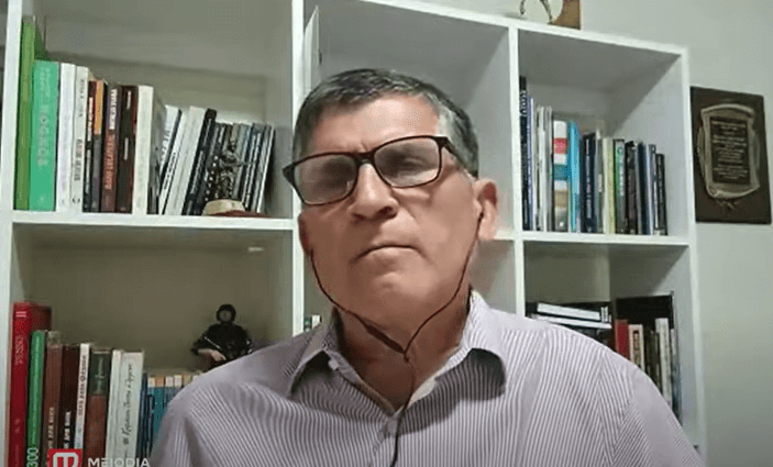 &#8220;Pessoal na frente de quartel não faz sentido&#8221;, diz Gen. Santos Cruz