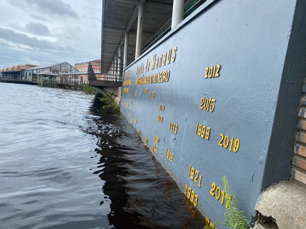 Após estabilidade, Rio Negro recua 6 centímetros em Manaus
