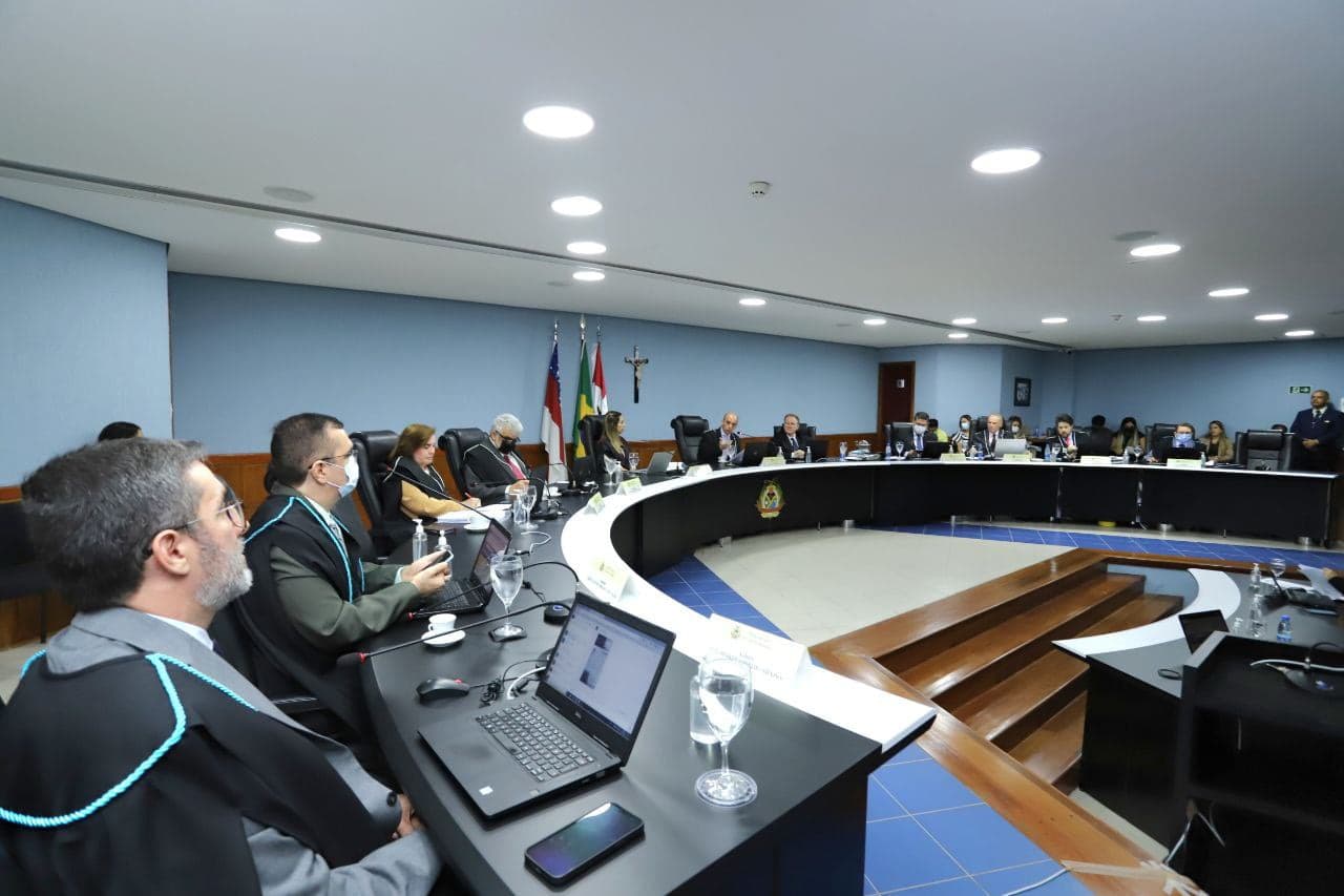 Pedido de vista suspende julgamento de contas de David Almeida