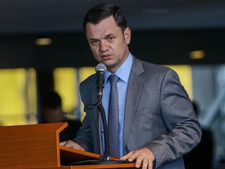 Moraes determina prisão do ex-comandante da PM e de Anderson Torres