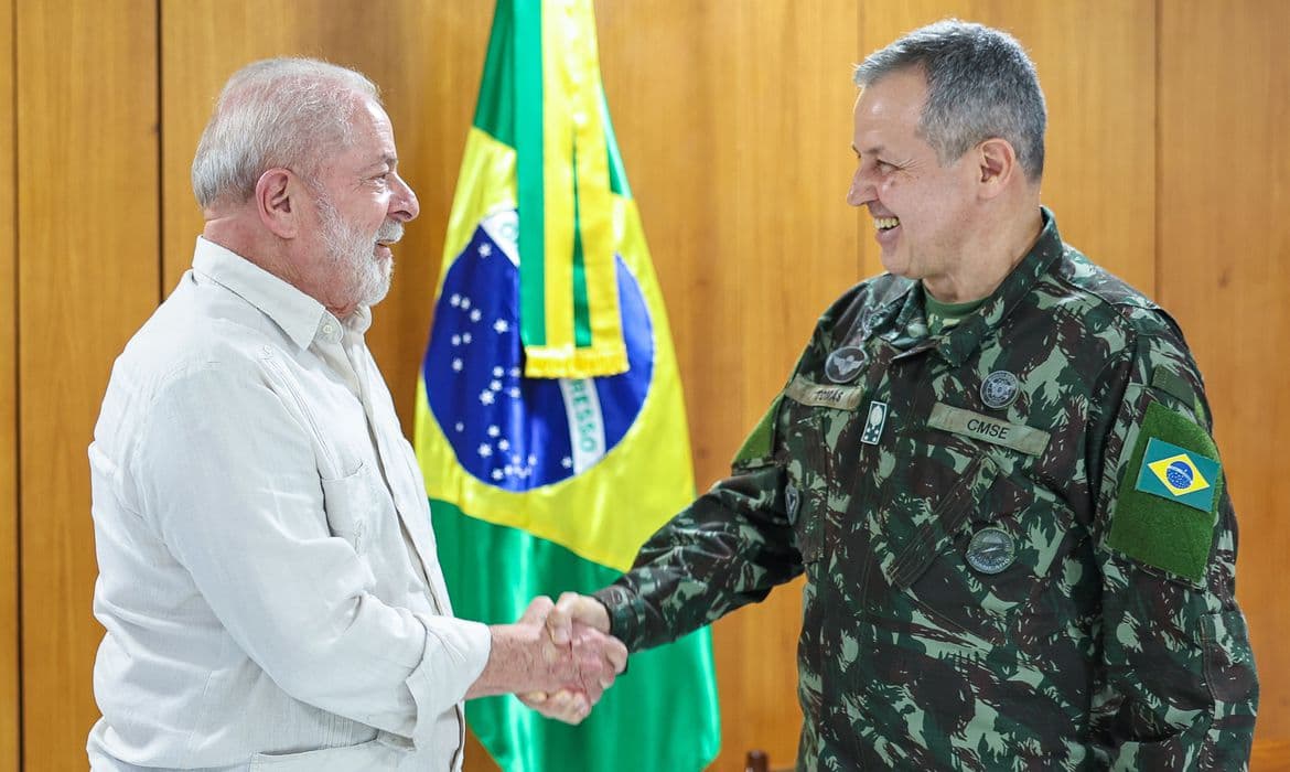 Governo federal anuncia troca do Comando do Exército