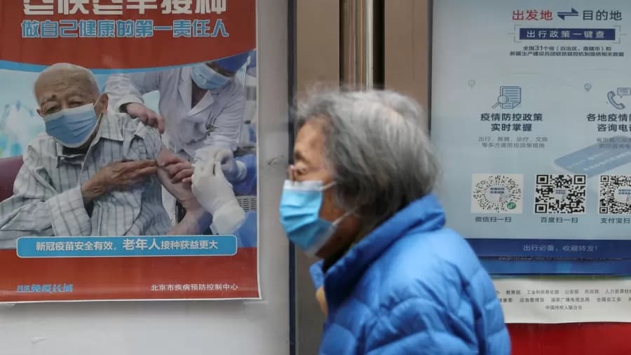 China tem &#8220;enorme progresso&#8221; na vacinação de idosos, diz OMS