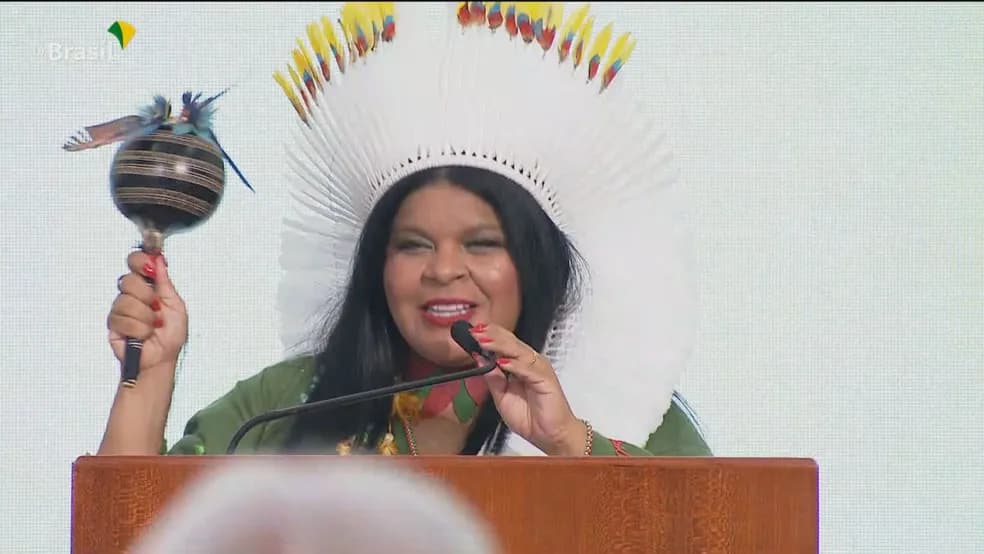 Sônia Guajajara diz que povos indígenas vivem crise humanitária