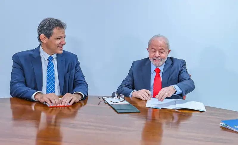 Governo voltará a cobrar impostos sobre combustíveis