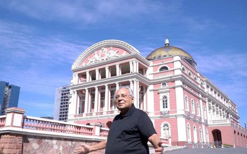 Aberto ao público, velório de Amazonino será no Teatro Amazonas