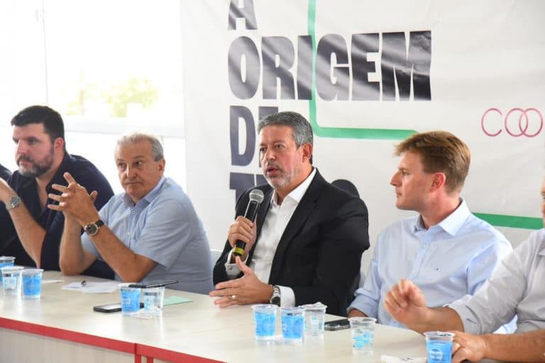 Maioria dos deputados é favorável à autonomia do BC, diz Lira