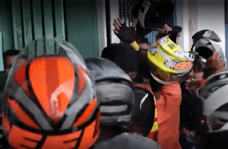 David pede ajuda para identificar homens que agrediram servidores do IMMU