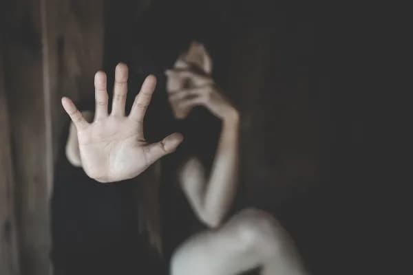 PM que pisou no pescoço de mulher vai responder em regime aberto