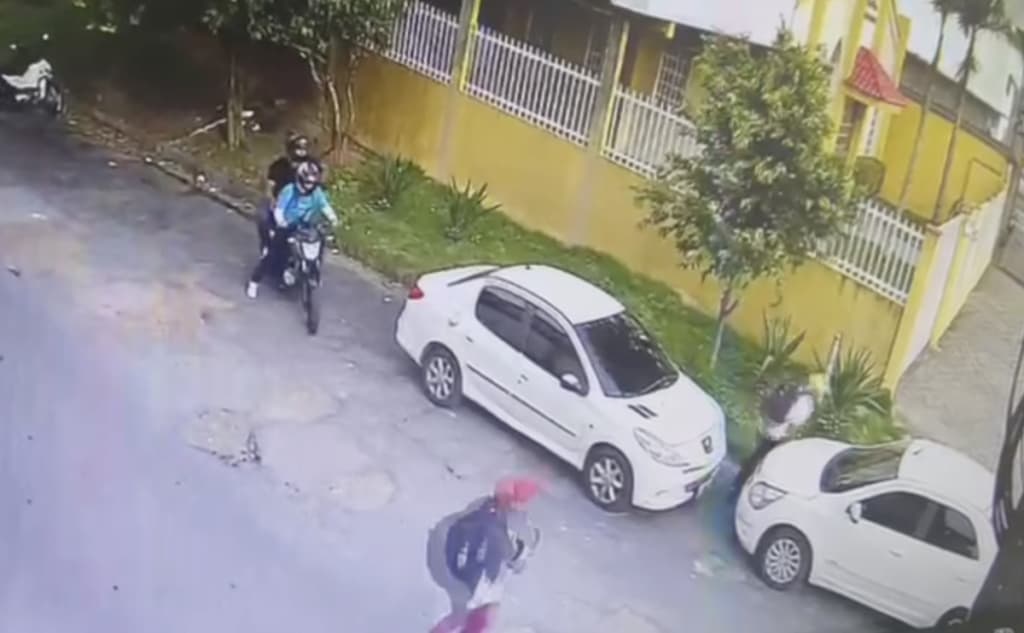 Em Manaus, câmeras flagram criminosos durante arrastão na Zona Leste