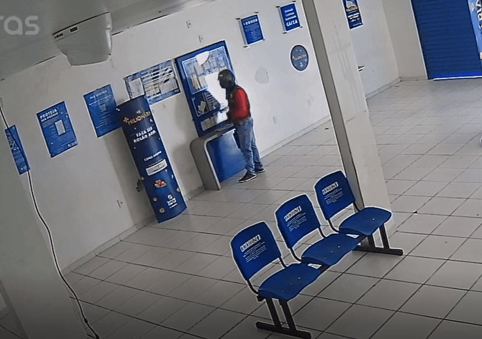 Homem rouba loteria no AM e leva cerca de R$200 mil. Veja vídeo