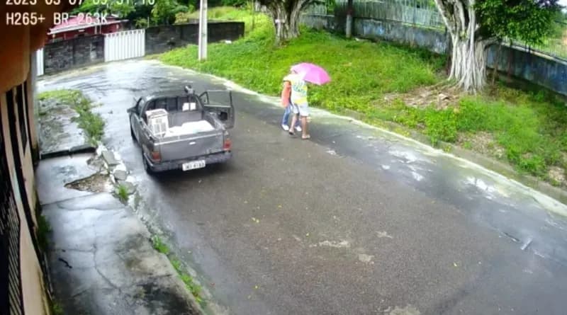 VÍDEO: &#8220;Sucateiros fake&#8221; roubam jovem no bairro Cidade Nova