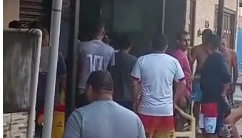VÍDEO: Vascaíno morre enquanto assistia jogo de futebol no bairro Petrópolis