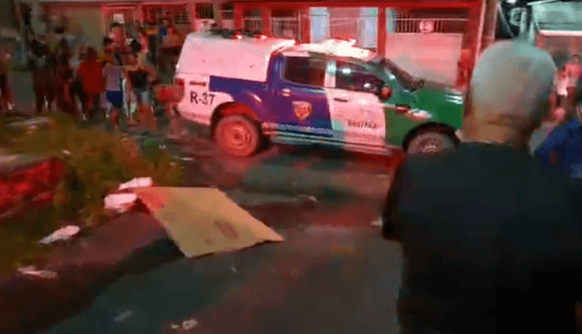 Corpo de homem morto é jogado no meio da rua em Manaus. Veja vídeo