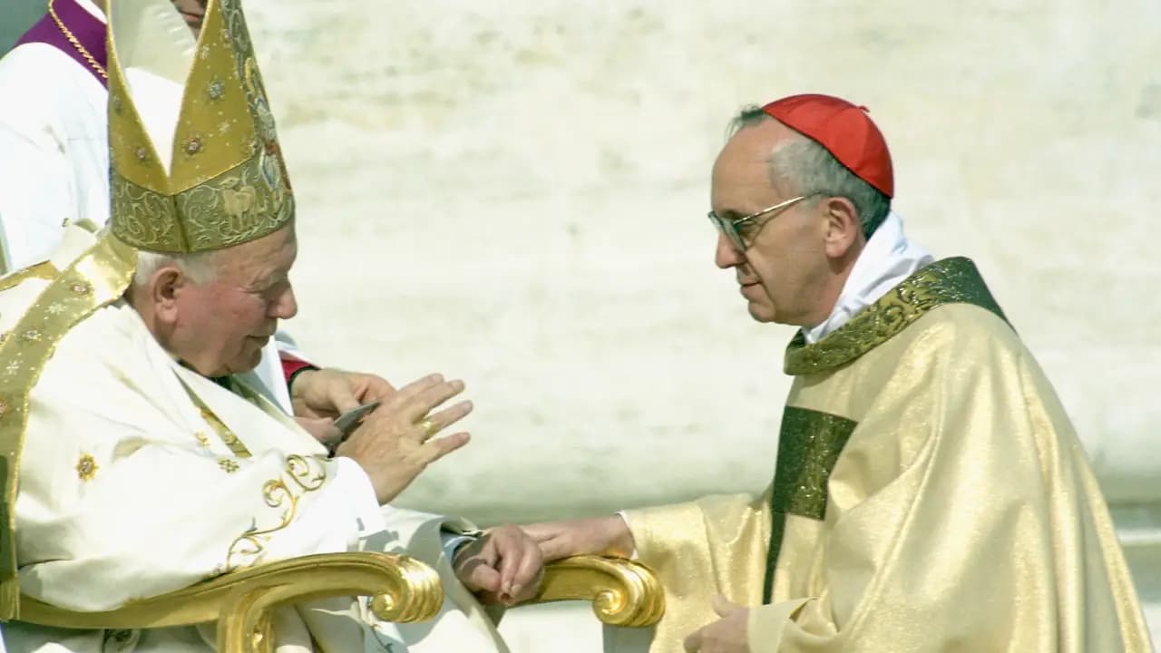 Francisco faz defesa enfática das posturas de São João Paulo II