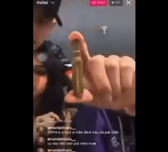 Vídeo: Jovens ostentam drogas e armas em live e são surpreendidos pela polícia