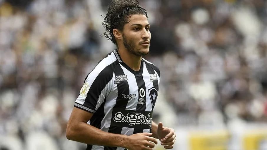 Jogador de futebol é condenado por atropelar e matar casal no RJ