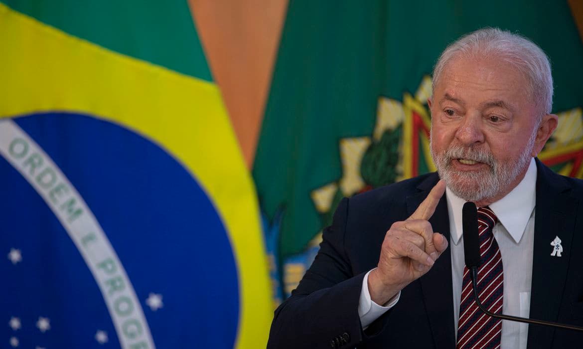 Lula em 100 dias de governo: &#8220;Vamos superar as dificuldades&#8221;