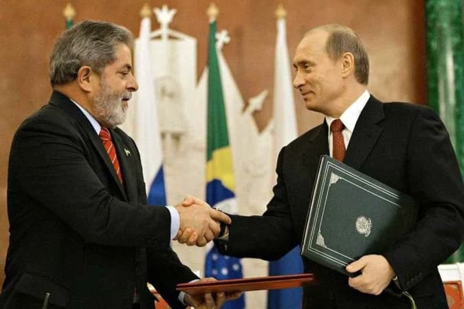 Lula conversa com Putin e rejeita ir ao país russo