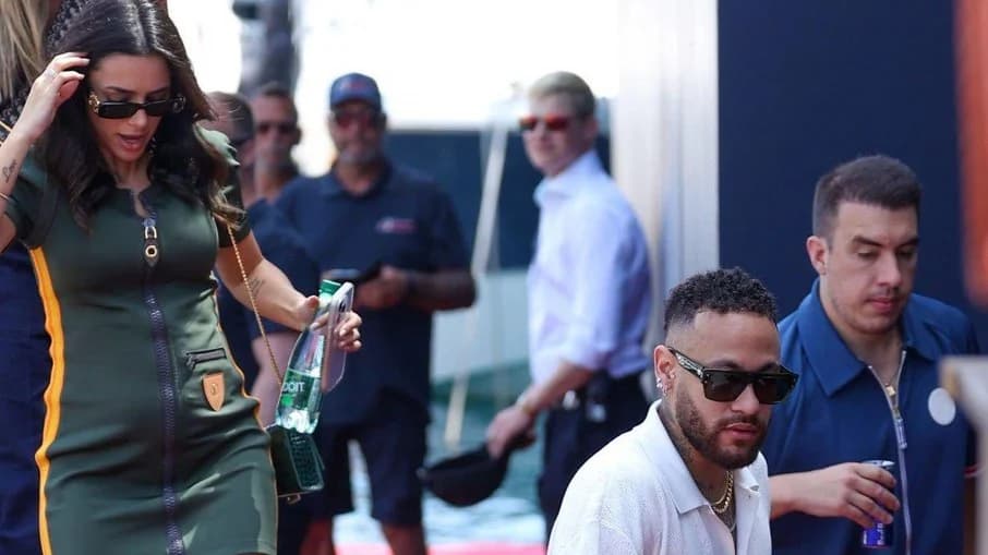 VÍDEO: Comportamento de Neymar com namorada irrita web