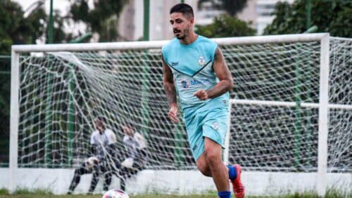 Kadu Fernandes, ex-zagueiro do Vasco, morre em acidente de carro aos 28 anos