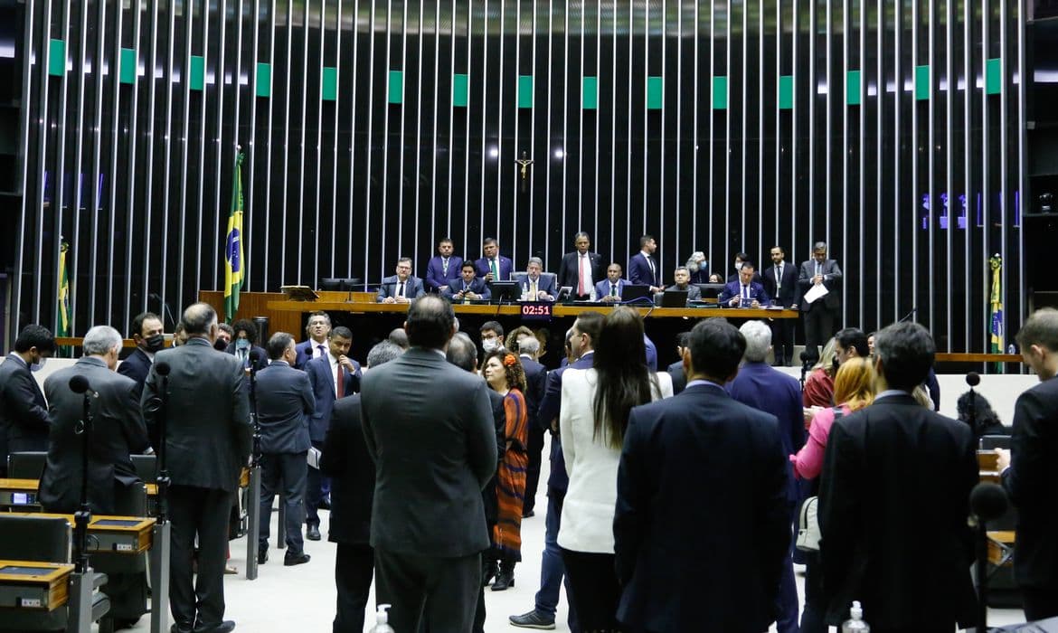 Câmara aprova igualdade salarial entre homens e mulheres