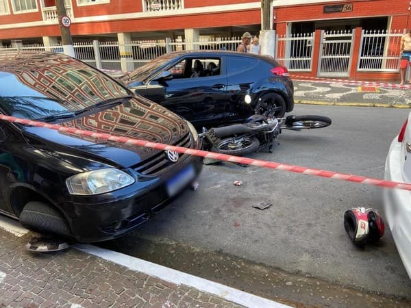 VÍDEO: Após ser roubado, motorista persegue e atropela assaltantes