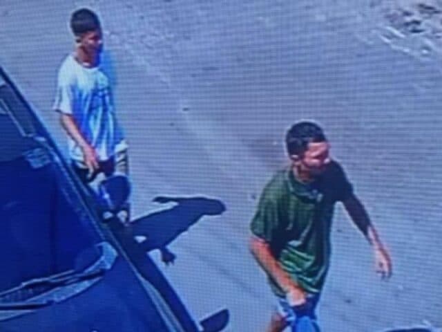 VÍDEO: Dupla assalta motorista de APP em frente a escola em Manaus