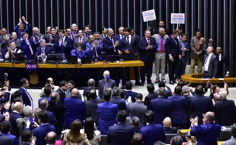 Câmara conclui votação da reforma tributária