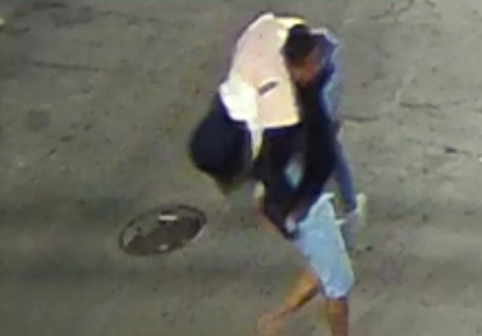 Vídeo mostra jovem sendo levada por suspeito de estuprá-la