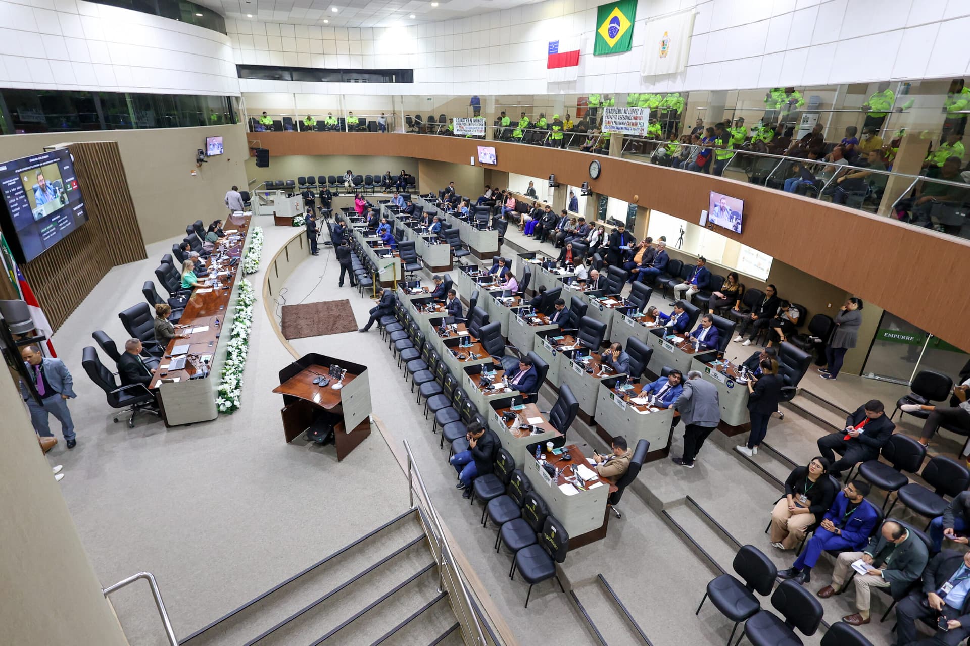 Vereadores de Manaus passam a comparecer mais às sessões plenárias em fim de ano