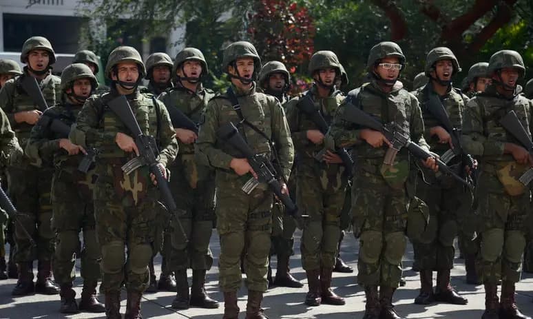 Governo Lula pode acabar com pensão para militares expulsos do Exército