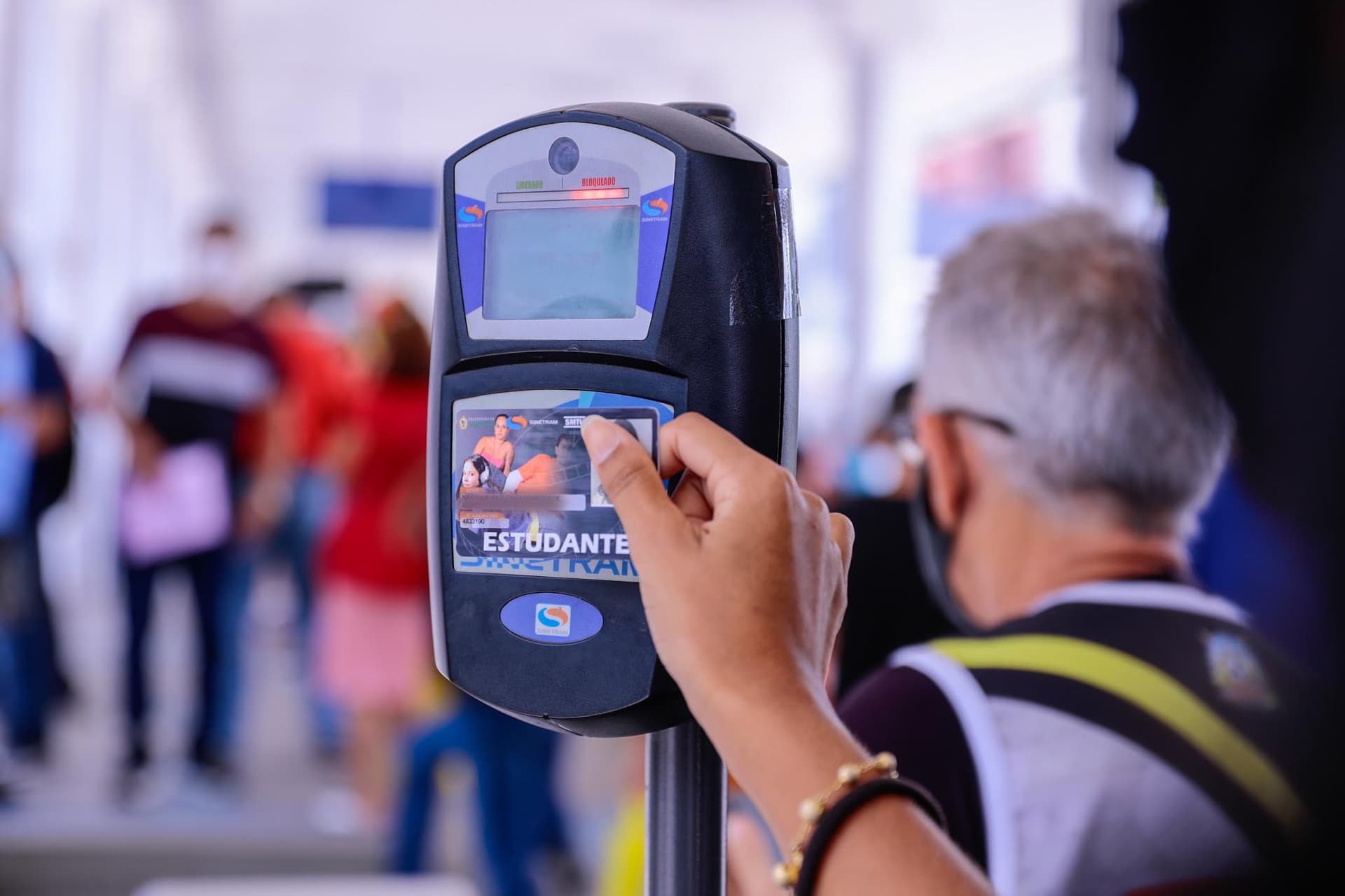 Governo do AM repassa mais R$ 20 milhões à Prefeitura de Manaus para Passe Livre Estudantil