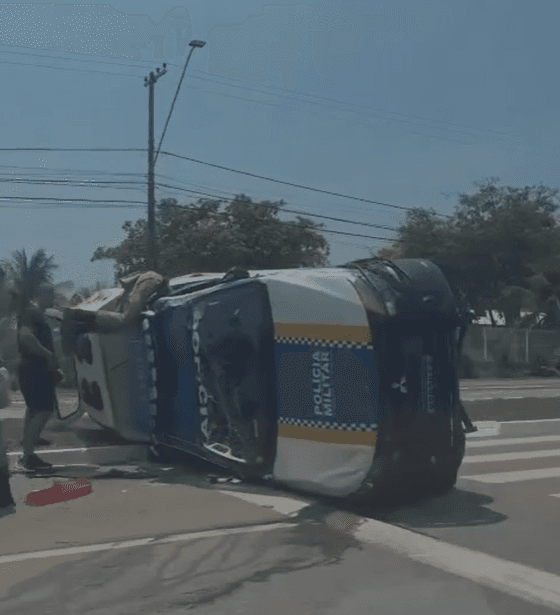 VÍDEO: Viatura da Polícia Militar capota em avenida de Palmas