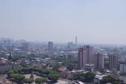 VÍDEOS: Manaus amanhece encoberta por fumaça pelo segundo dia consecutivo